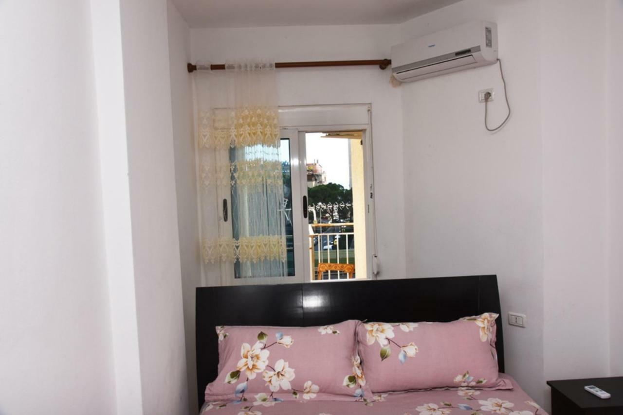 Gzim'S Apartment Durrës Exteriör bild