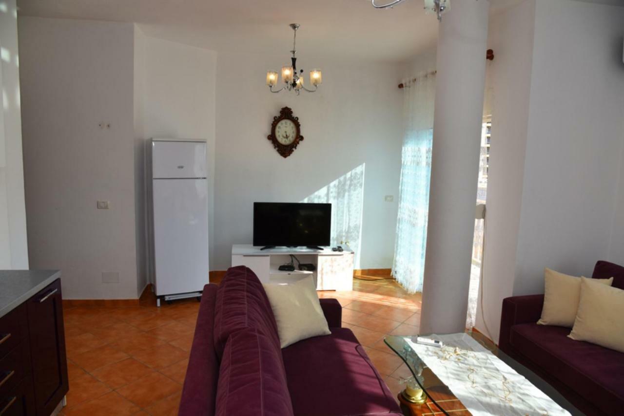 Gzim'S Apartment Durrës Exteriör bild