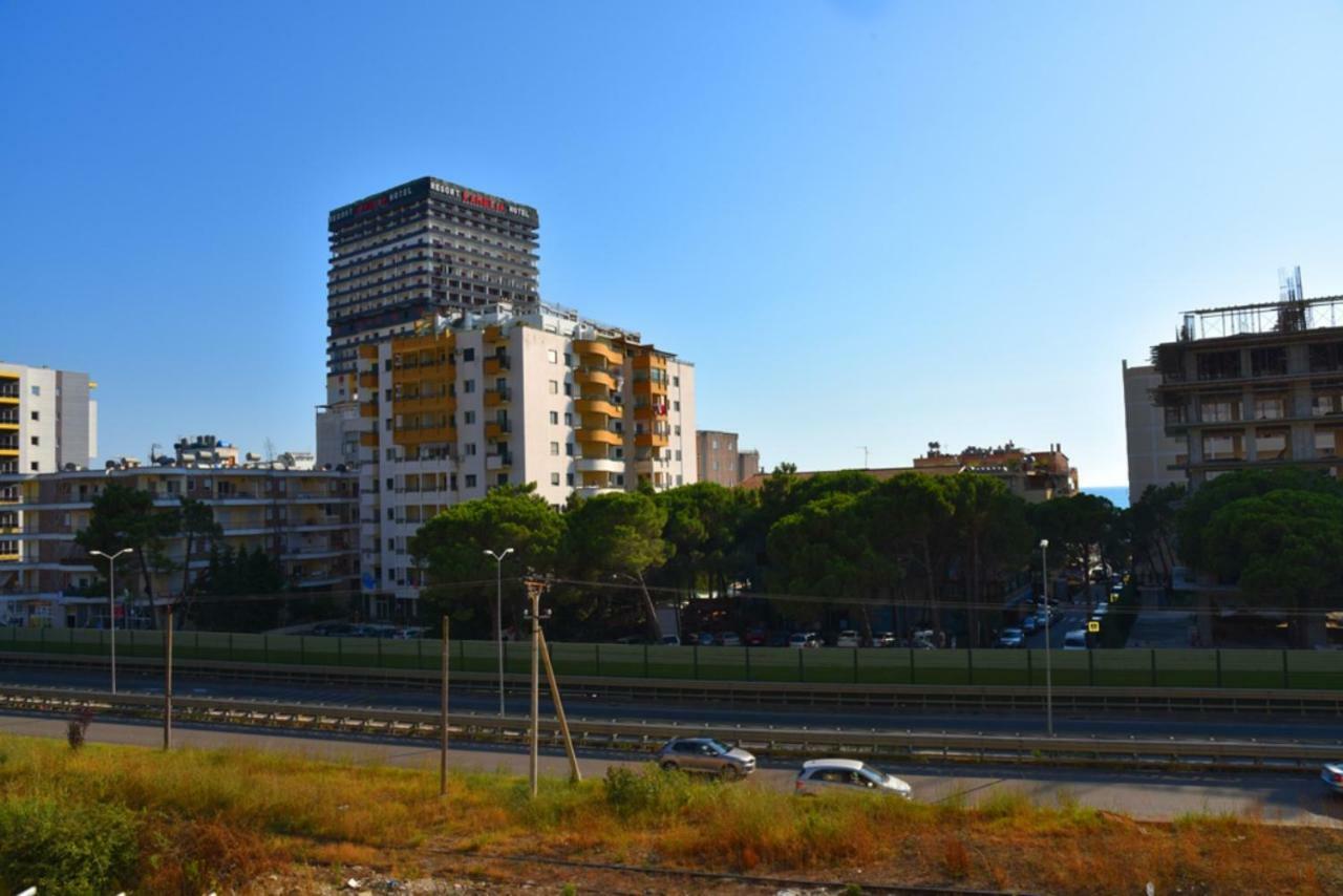 Gzim'S Apartment Durrës Exteriör bild