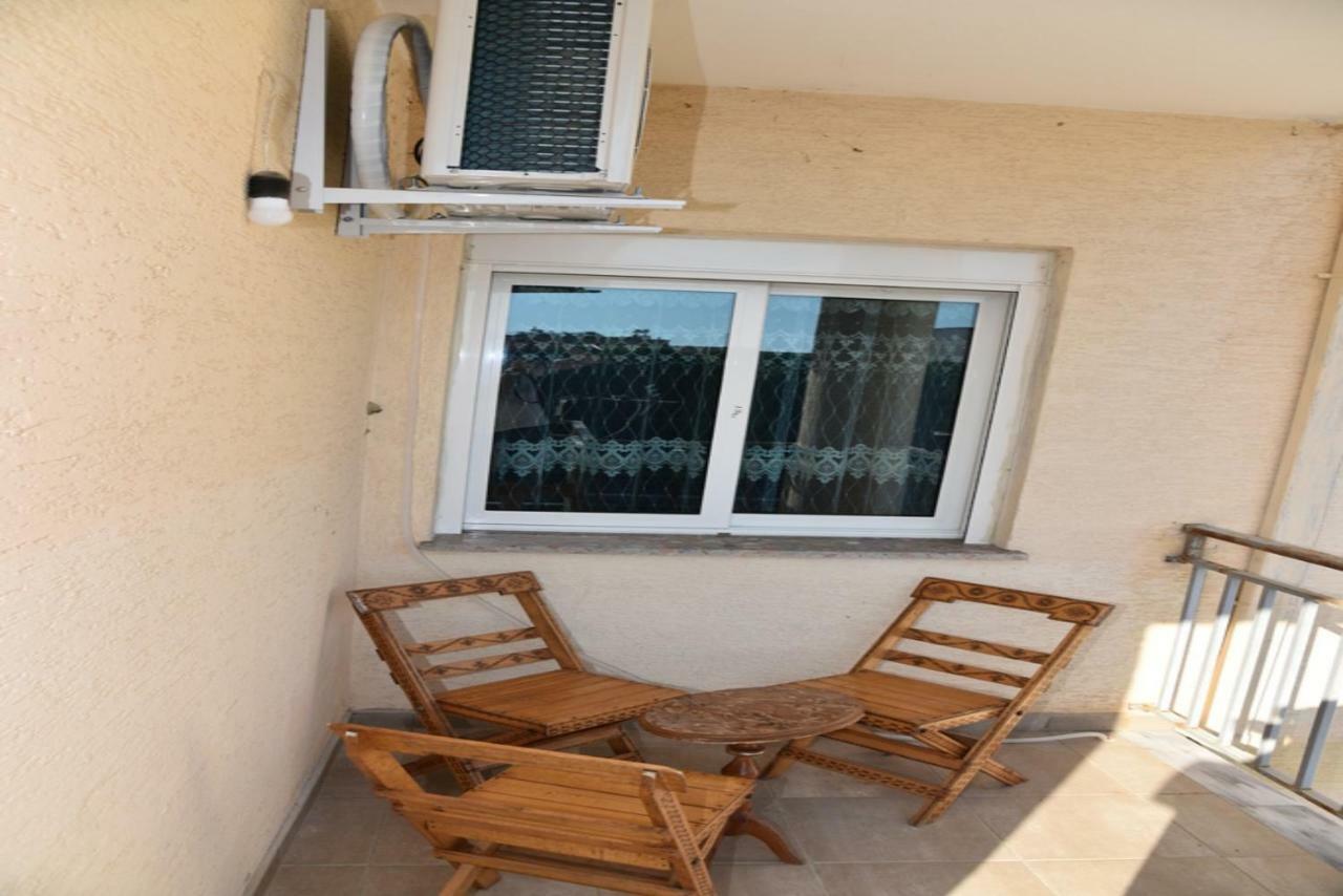 Gzim'S Apartment Durrës Exteriör bild